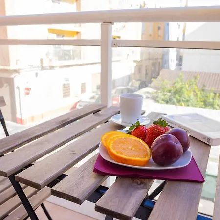 Lovely 2 Bedroom Terrace Wifi Parking Ac Heating Attic *